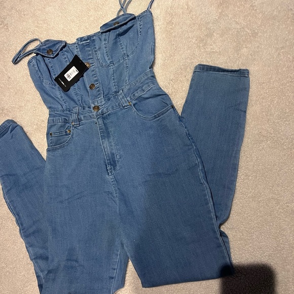 NWT Fashion Nova Loren Denim jumpsuit size small - Picture 2 of 3